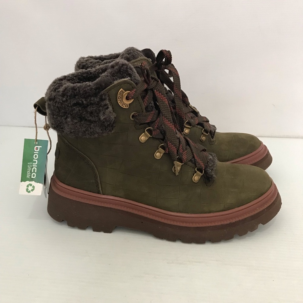 NWT Bionica Delora Bootie Size 9.5M